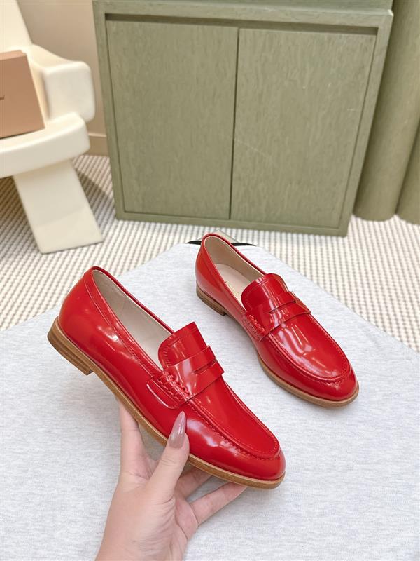 2025112812728387 310